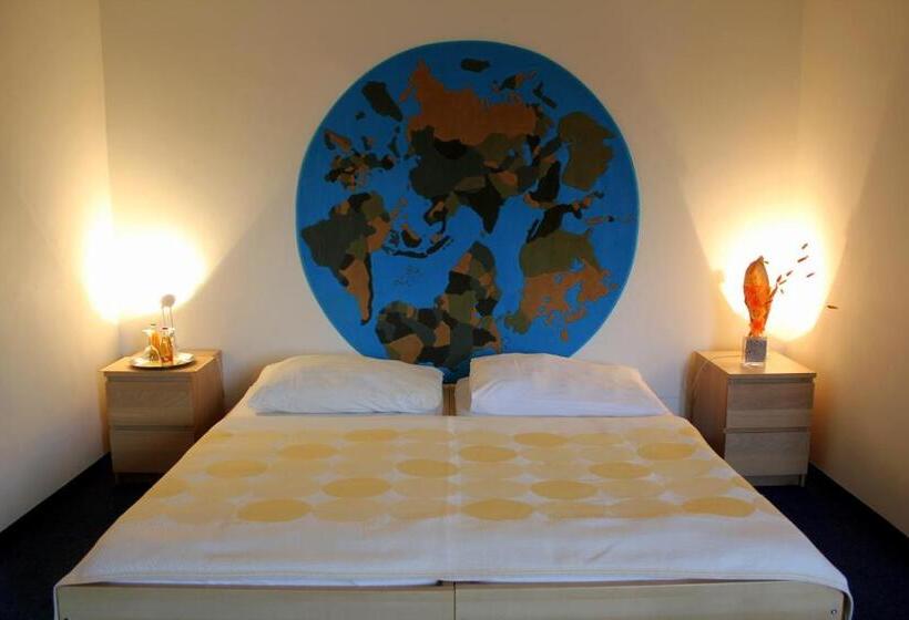 اتاق استاندارد چهار تخته, Family Hotel Maxim