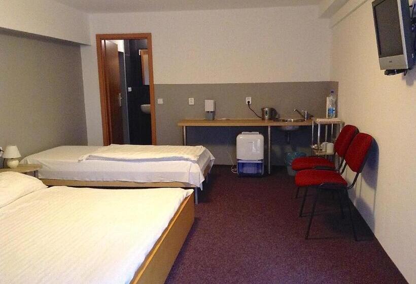 Economy Triple Room, Family Hotel Maxim