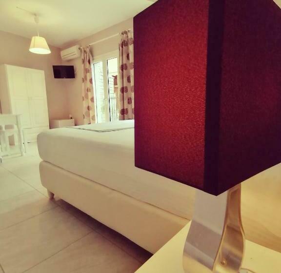 Standard Triple Room with Terrace, Avra