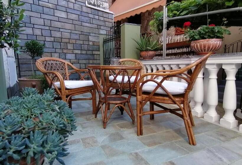 Standard Triple Room with Terrace, Avra
