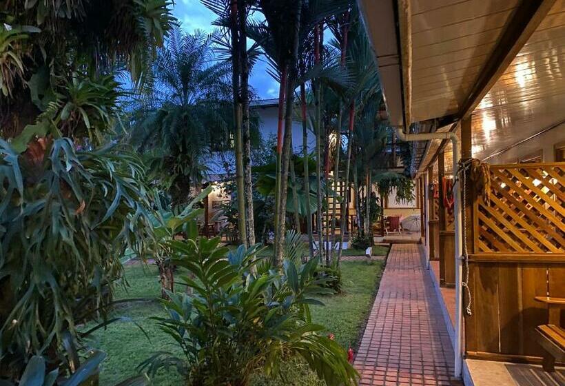اتاق لوکس, Cabinas Tropical