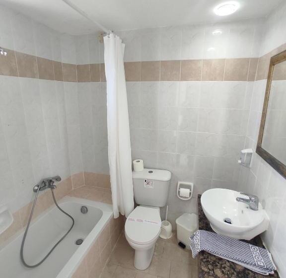 اتاق استاندارد سه نفره, Denny S Inn