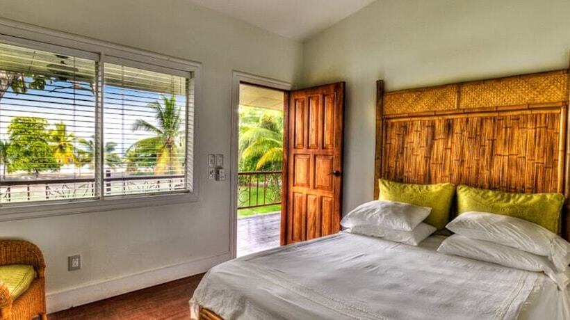 اتاق کلاب, Iguana Lodge Beach Resort