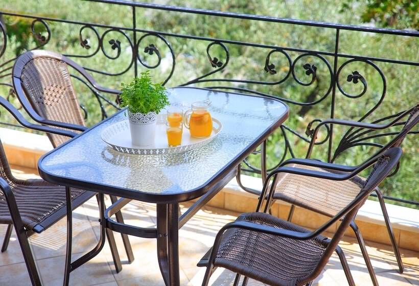 سوییت خانوادگی, Luxury Villa Fotini