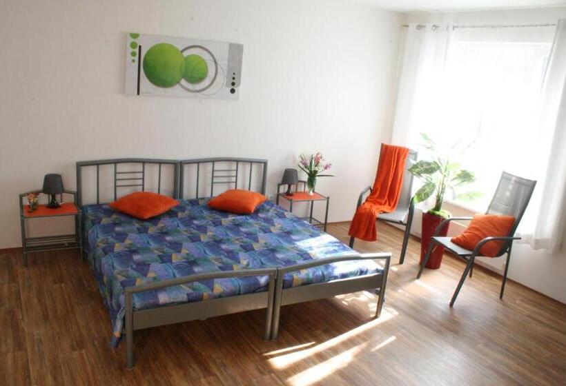استودیوی استاندارد, Na Vodách