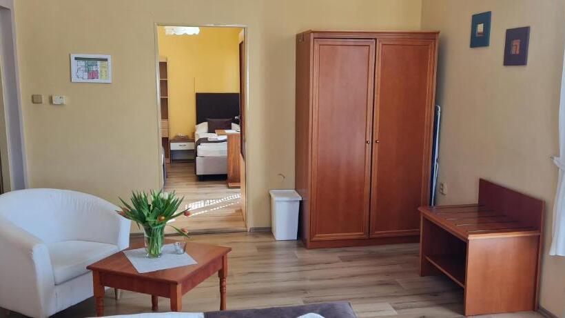 3 Bedroom Suite, Pension Elektra