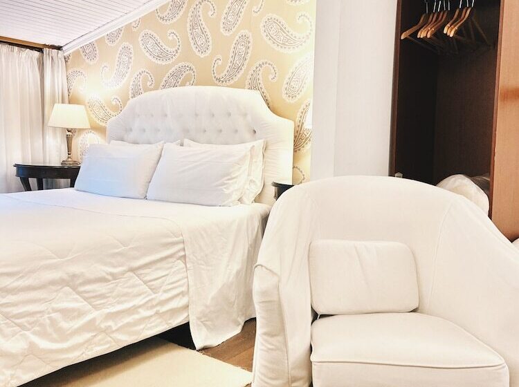 اتاق استاندارد سه نفره, Five Seasons Pension