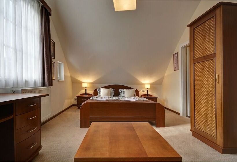 سوییت خانوادگی, Pension Villa Miluška