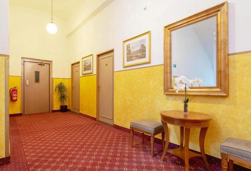 اتاق استاندارد یک نفره, Romania
