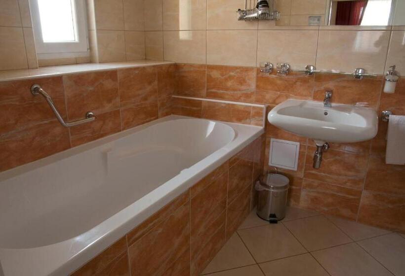 اتاق راحتی, Savoy Spa & Kur