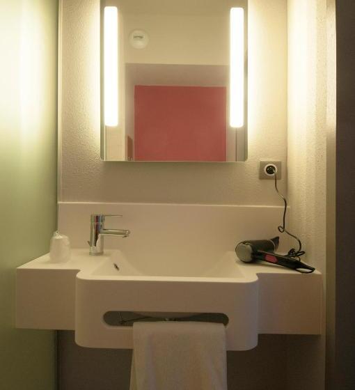 اتاق کلاسیک سه تخته, B&b Hotel La Rochelle Beaulieu Puilboreau