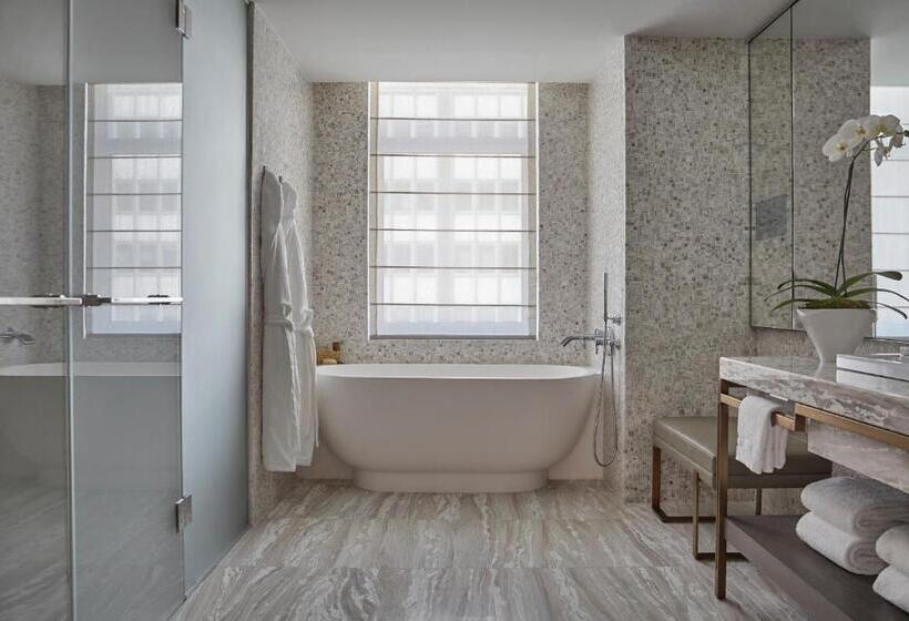 اتاق استاندارد با تخت بزرگ, Four Seasons Hotel New York Downtown