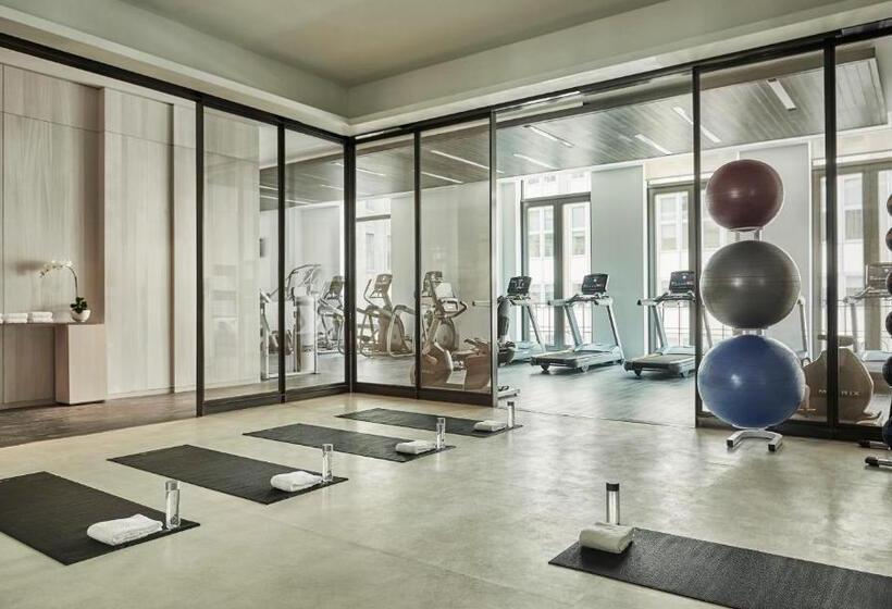 اتاق استاندارد با 2 تخت دوبل, Four Seasons Hotel New York Downtown