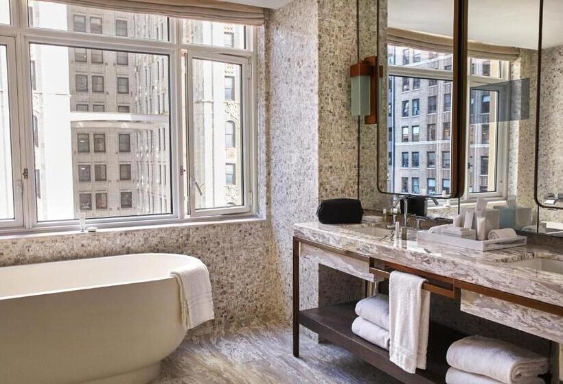 اتاق استاندارد با تخت بزرگ, Four Seasons Hotel New York Downtown