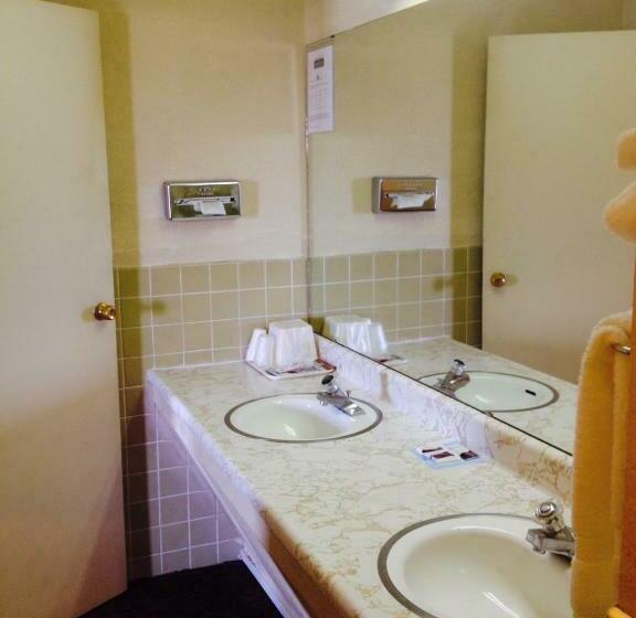 سوئیت با تخت بزرگ, America's Best Inn and Suites Emporia