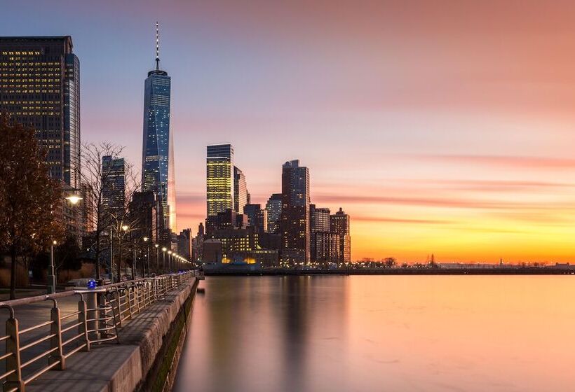 اتاق استاندارد با تخت بزرگ, Four Seasons Hotel New York Downtown