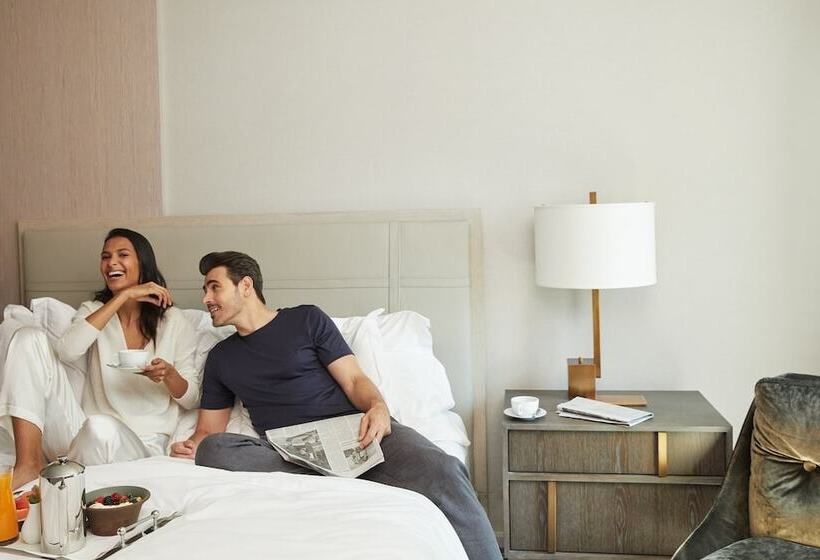 Suite Adaptada para personas con movilidad reducida, Four Seasons  New York Downtown