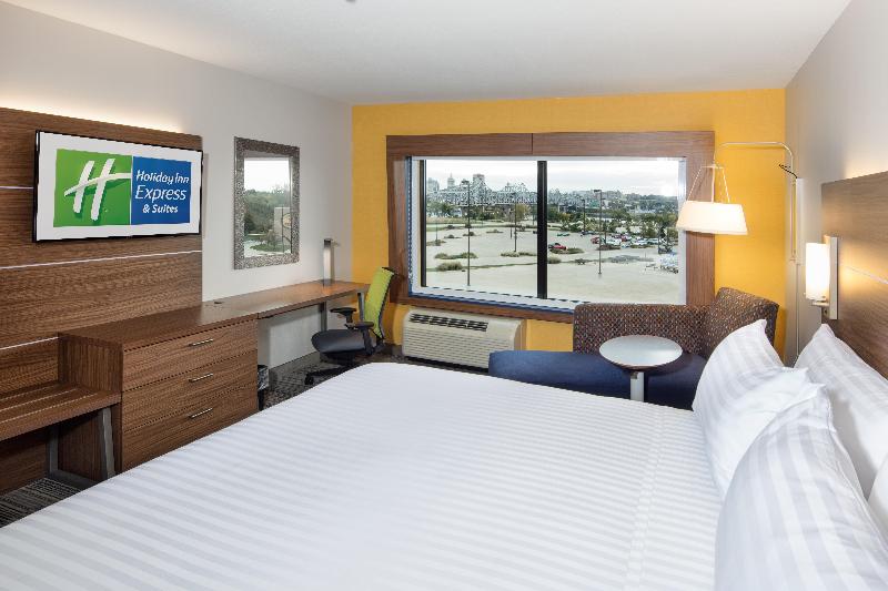 اتاق استاندارد با تخت بزرگ, Holiday Inn Express East Peoria   Riverfront, An Ihg
