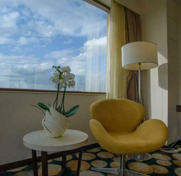 سوییت لوکس, The Concord Hotel & Suites