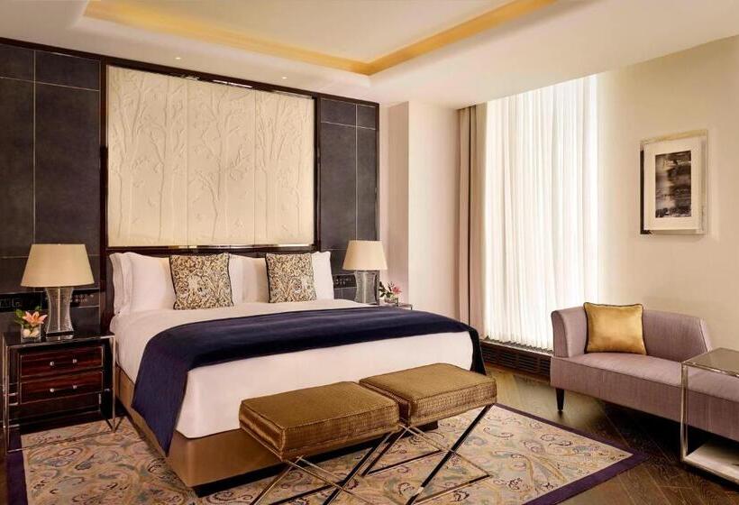 Club Room King Bed, The Ritzcarlton, Astana