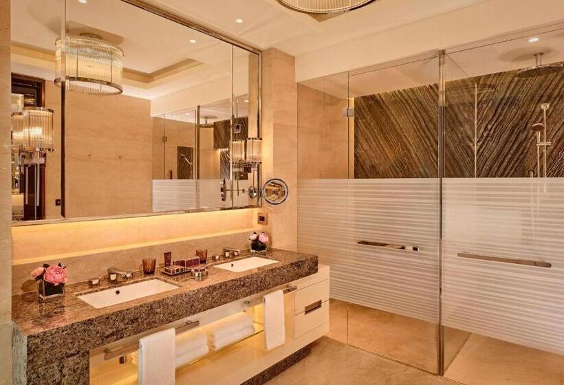 سوئیت کلاب, The Ritzcarlton, Astana