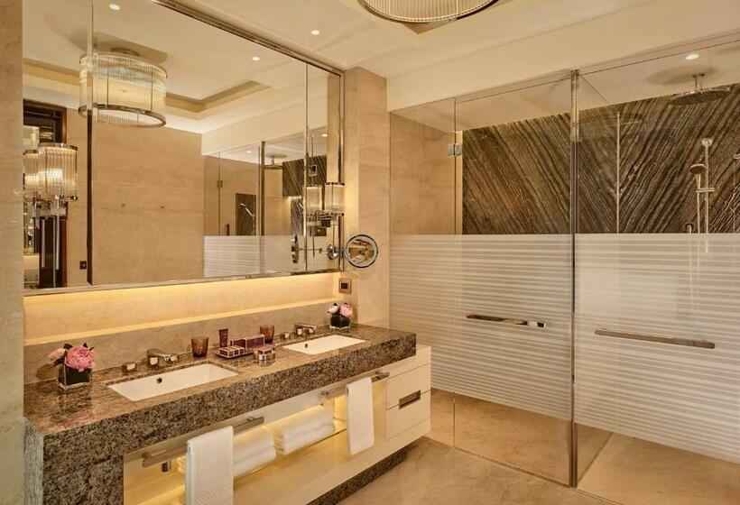 اتاق لوکس با تخت بزرگ, The Ritzcarlton, Astana