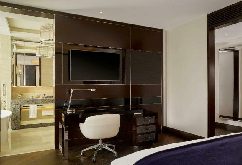 اتاق لوکس با تخت بزرگ, The Ritzcarlton, Astana