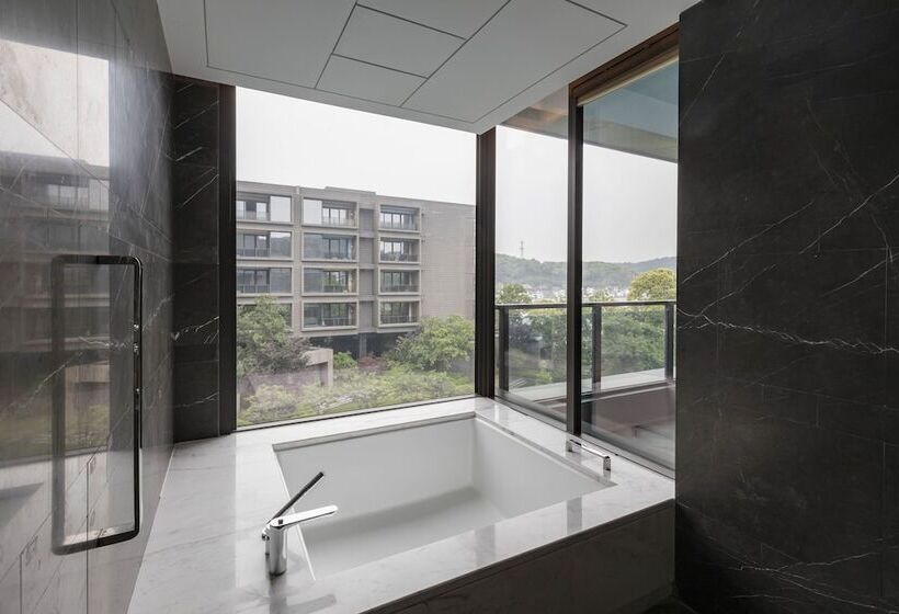 اتاق لوکس, Hilton Ningbo Dongqian Lake