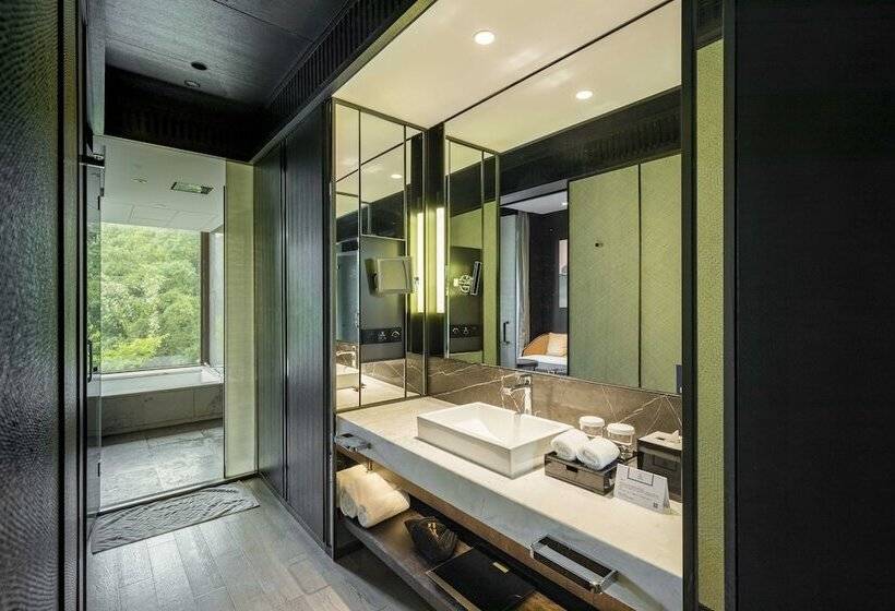 اتاق لوکس, Hilton Ningbo Dongqian Lake