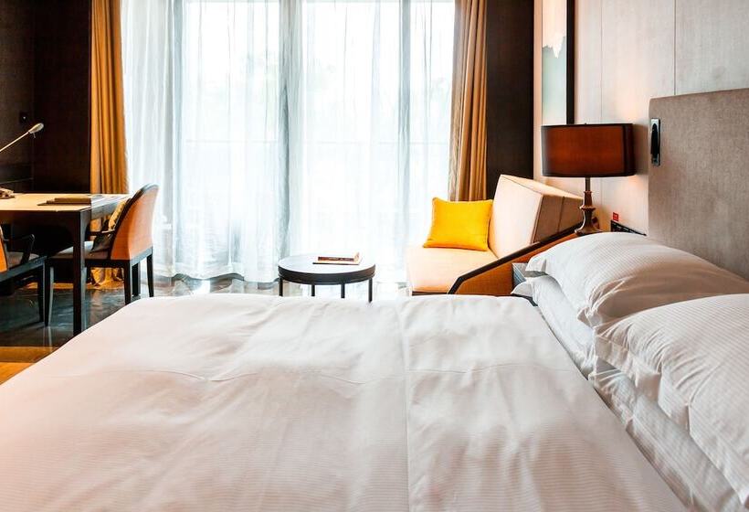 اتاق لوکس, Hilton Ningbo Dongqian Lake