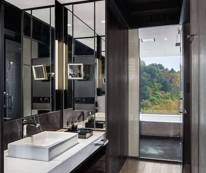 اتاق لوکس, Hilton Ningbo Dongqian Lake