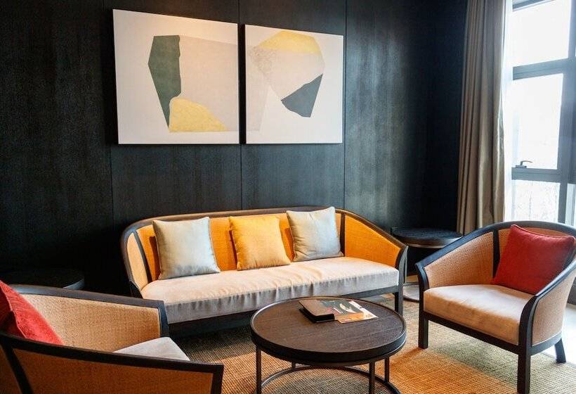 سوییت اجرایی, Hilton Ningbo Dongqian Lake
