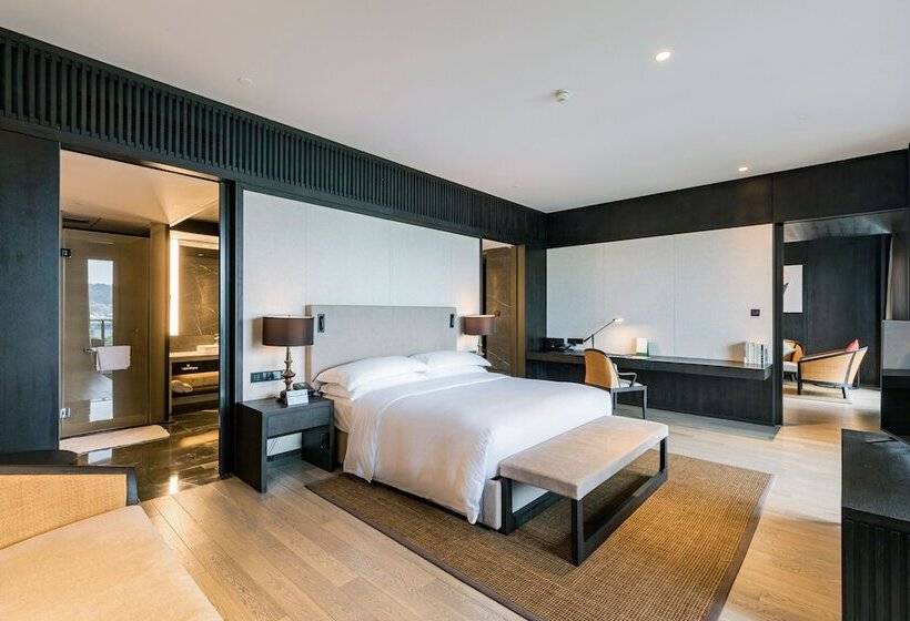 سوییت اجرایی, Hilton Ningbo Dongqian Lake