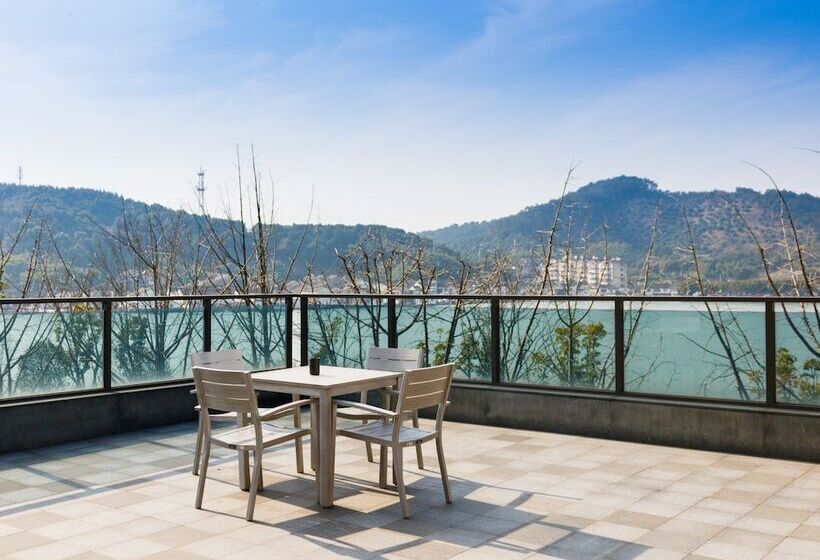 سوییت اجرایی, Hilton Ningbo Dongqian Lake