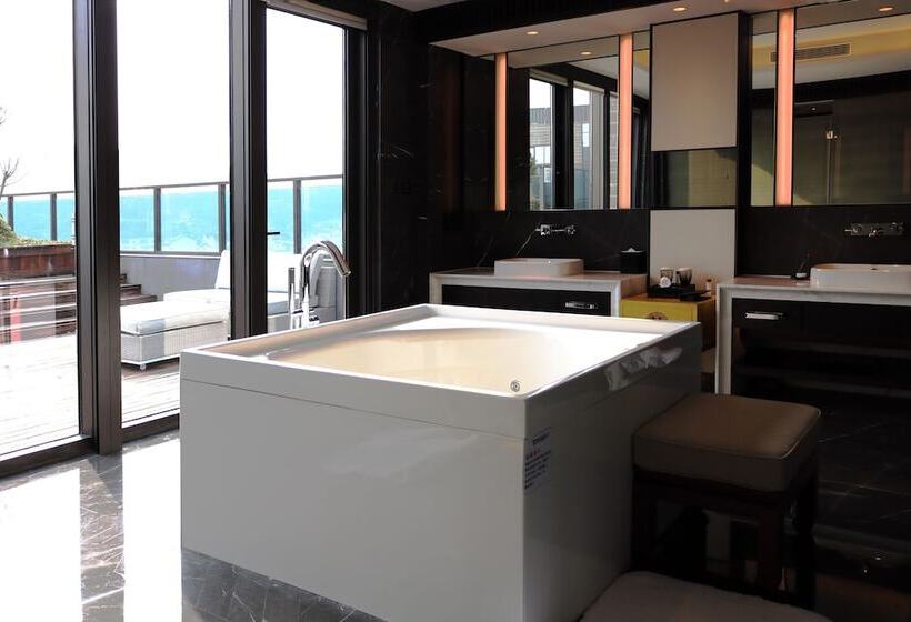 سوئیت پرزیدنت, Hilton Ningbo Dongqian Lake