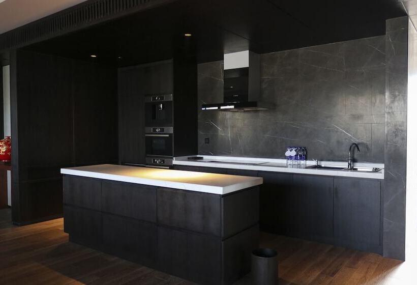 سوئیت پرزیدنت, Hilton Ningbo Dongqian Lake