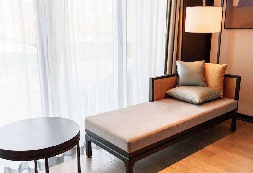 اتاق اجرایی, Hilton Ningbo Dongqian Lake
