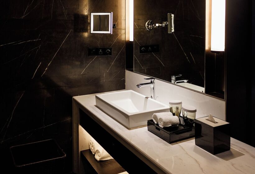 اتاق استاندارد با چشم‌انداز دریاچه, Hilton Ningbo Dongqian Lake
