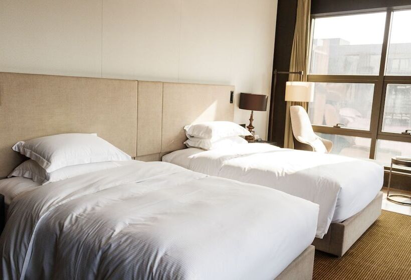 اتاق لوکس, Hilton Ningbo Dongqian Lake
