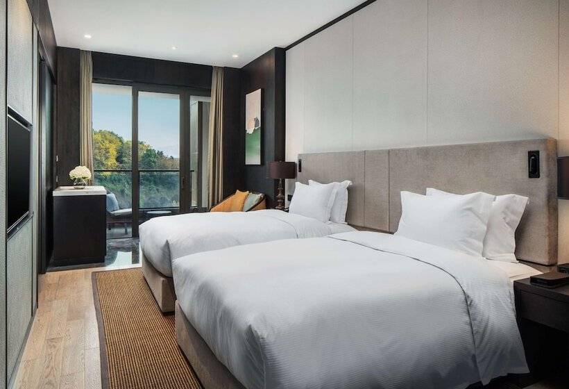 اتاق اجرایی, Hilton Ningbo Dongqian Lake