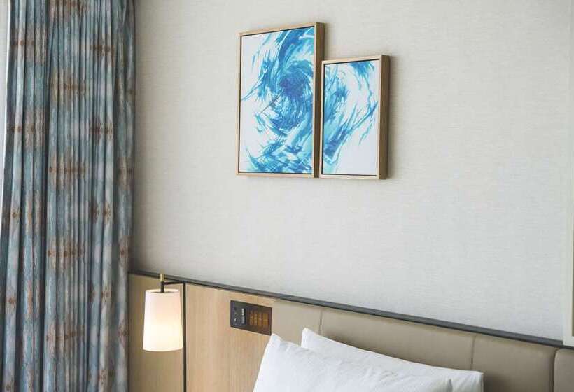 اتاق استاندارد با چشم‌انداز دریاچه, Hilton Ningbo Dongqian Lake