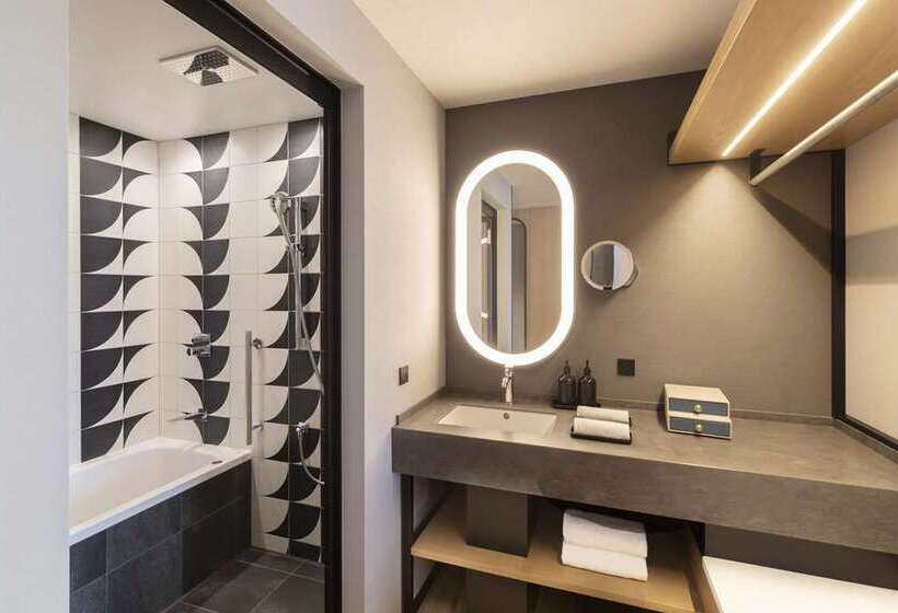 اتاق استاندارد با چشم‌انداز دریاچه, Hilton Ningbo Dongqian Lake