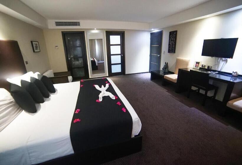 سوییت جونیور, Savoy Hotel Boutique