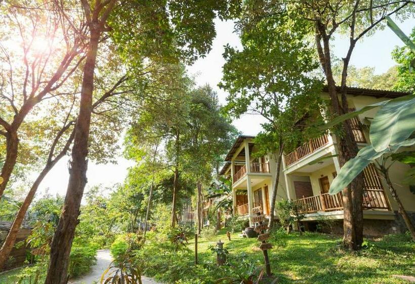 اتاق لوکس با چشم‌انداز باغ, Ancarine Beach Resort
