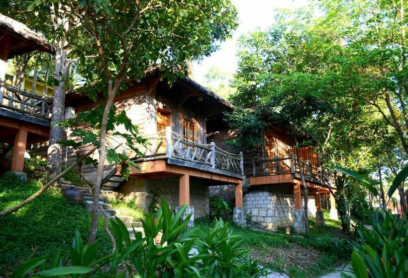 بانگلوی استاندارد, Ancarine Beach Resort