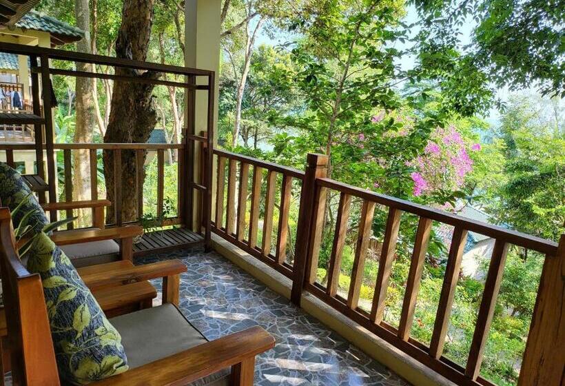 اتاق لوکس با چشم‌انداز باغ, Ancarine Beach Resort