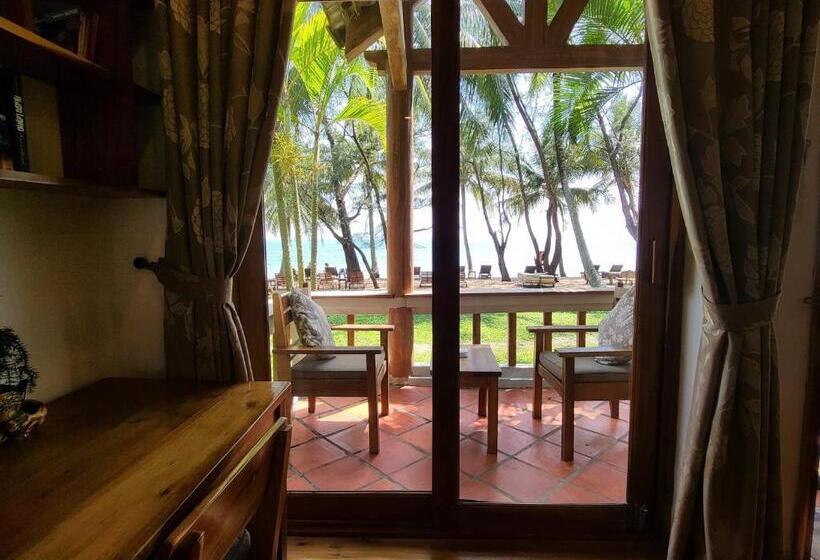 بانگلوی استاندارد, Ancarine Beach Resort
