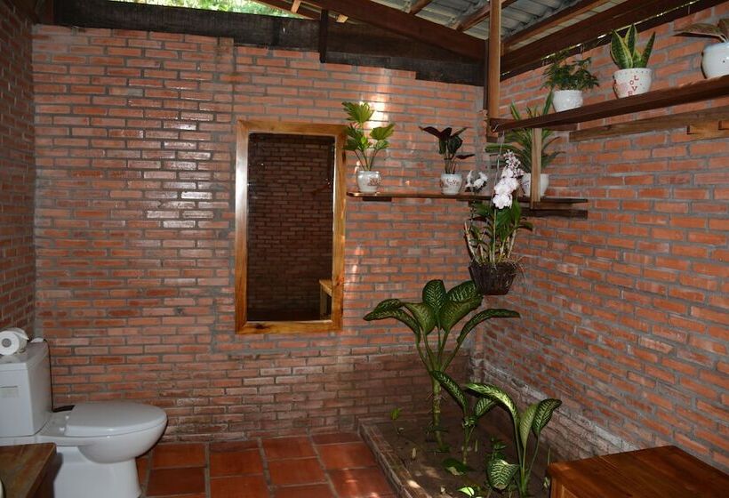 بانگلوی استاندارد, Ancarine Beach Resort