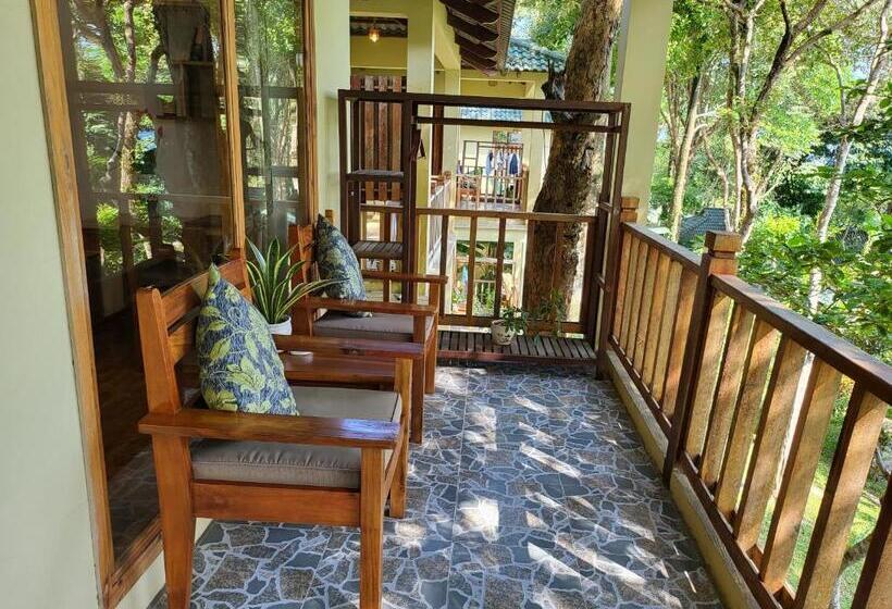 اتاق اساندارد با چشم‌انداز جانبی به دریا, Ancarine Beach Resort