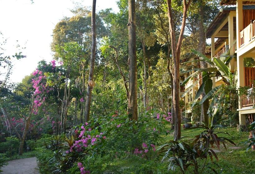 اتاق لوکس با چشم‌انداز باغ, Ancarine Beach Resort
